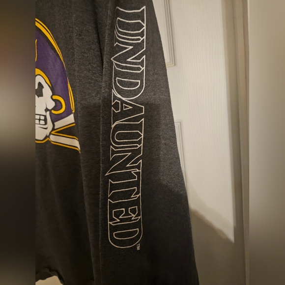 East Carolina Pirates Long-sleeve T-shirt. Size:L. - Picture 6 of 6